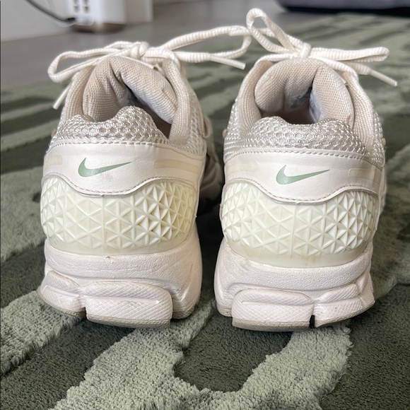 Nike Vomero 5 // Women’s Size 9 - Picture 3 of 8